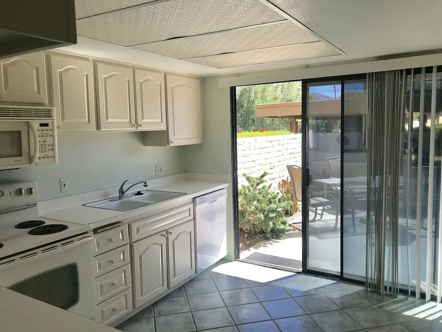 Available Now! 2 Bedroom 2 Bathroom Condo In Palm Springs! — Photo 3