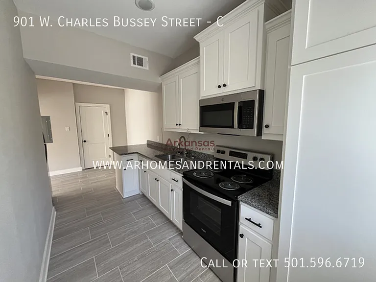 901 W Charles Bussey Ave #C — Photo 3