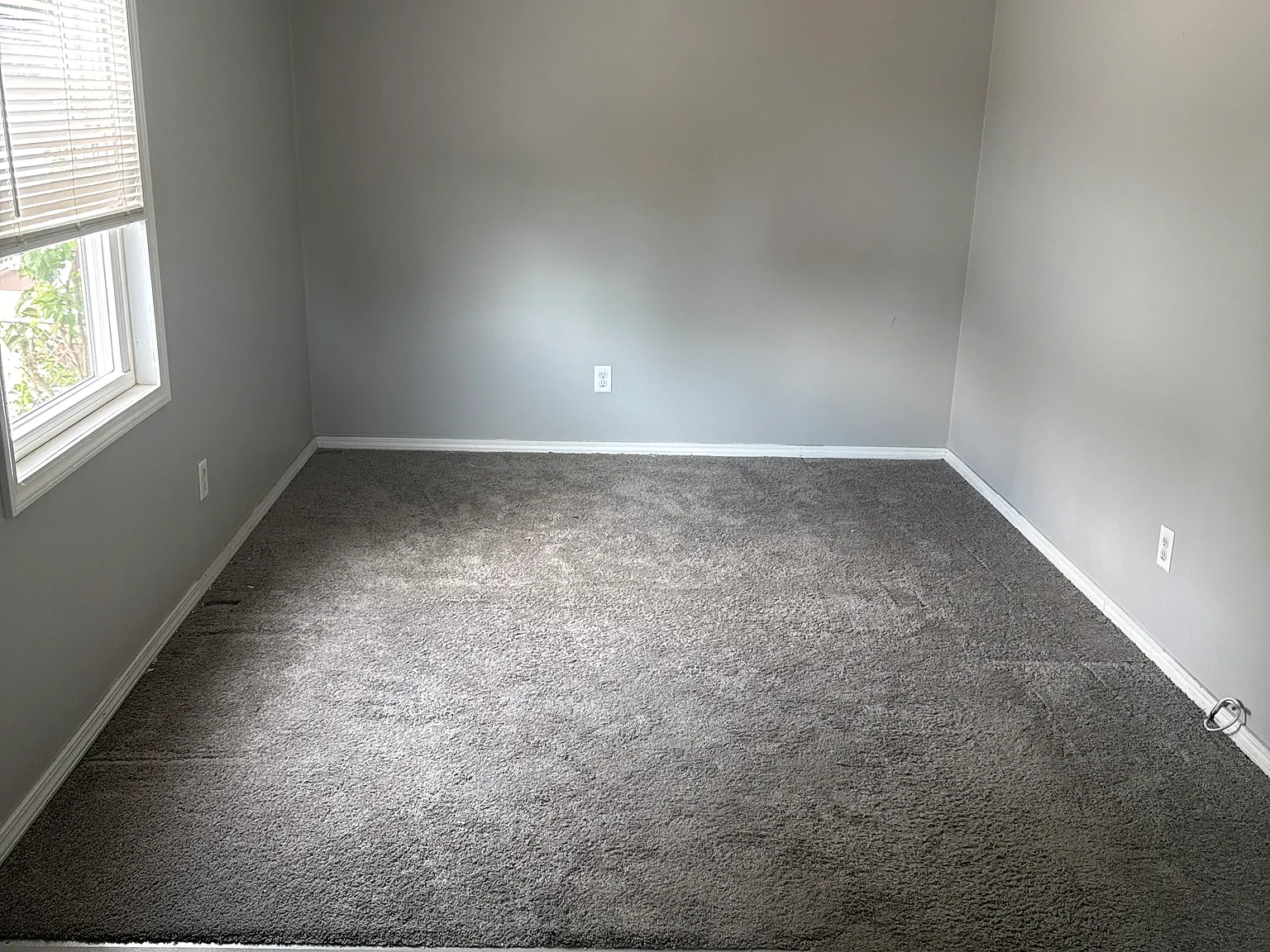 3 bed, 1000 sqft, $1,300 — Photo 2