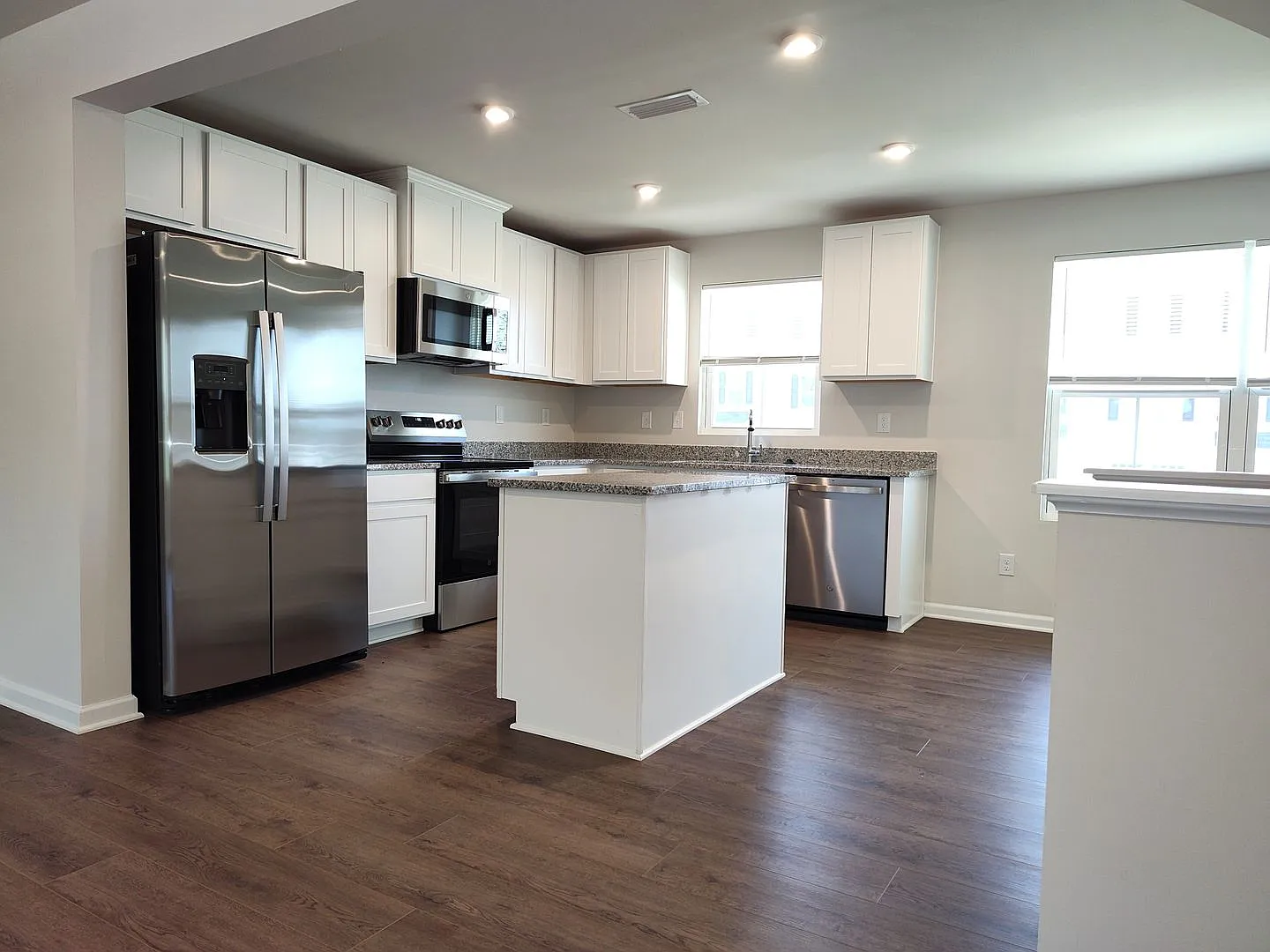 Pristine townhome located in the Cherry Grove Community in Kannapolis NC! — Photo 3