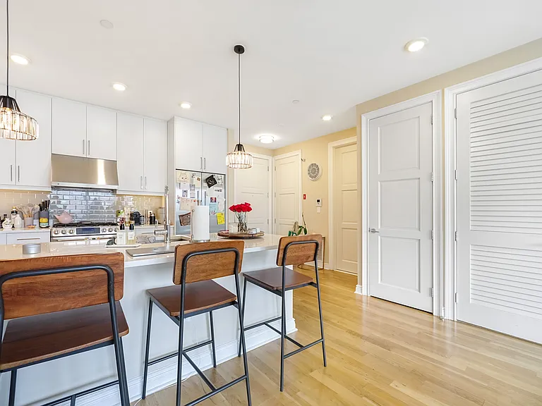 10 Main St #414 — Photo 8