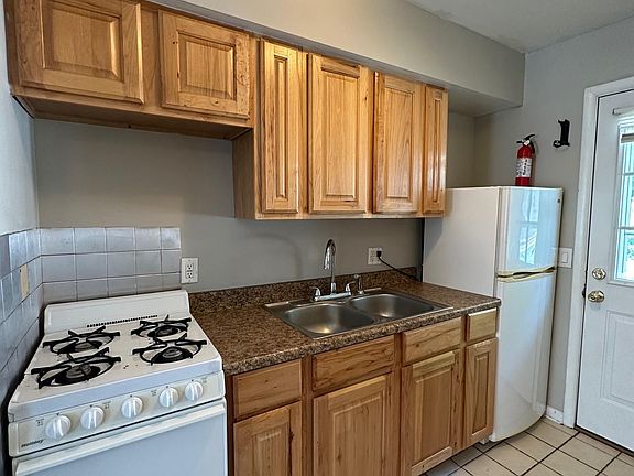 2nd image of 903 Wheaton Ave APT 3