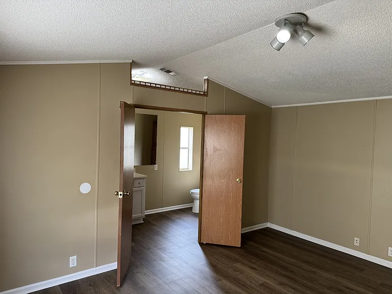 7633 Ling Rd — Photo 10