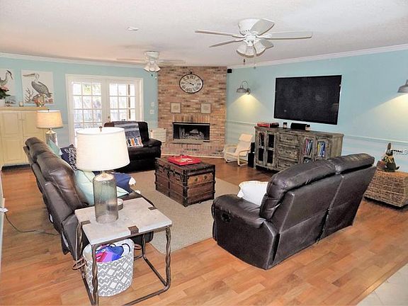 2nd image of 3017 Country Woods Ln