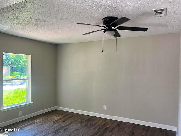 5th image of 2024 Tulane Dr