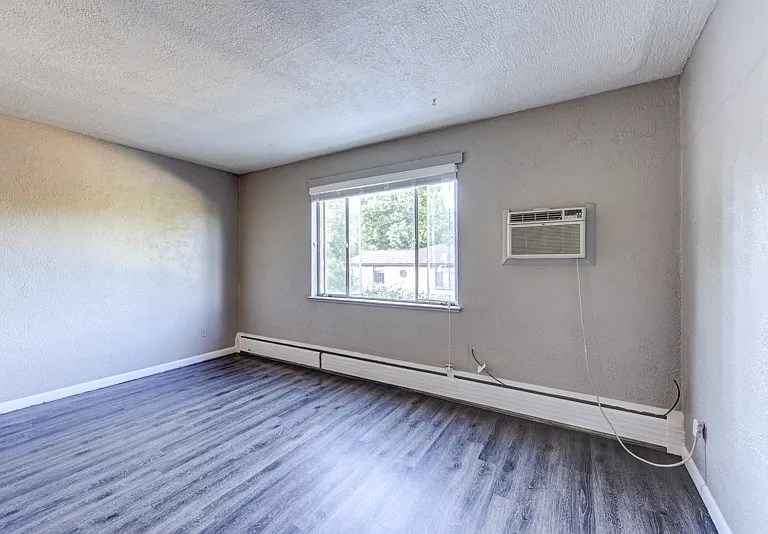 Lynwood Apartments — Photo 13