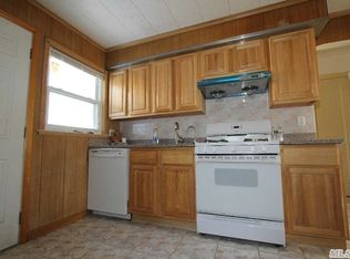 19 Gates Ave, Valley Stream, NY 11580