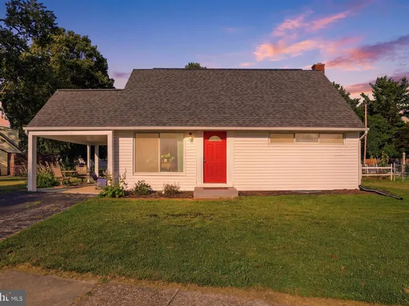 141 Stony Brook Dr, York, PA 17402