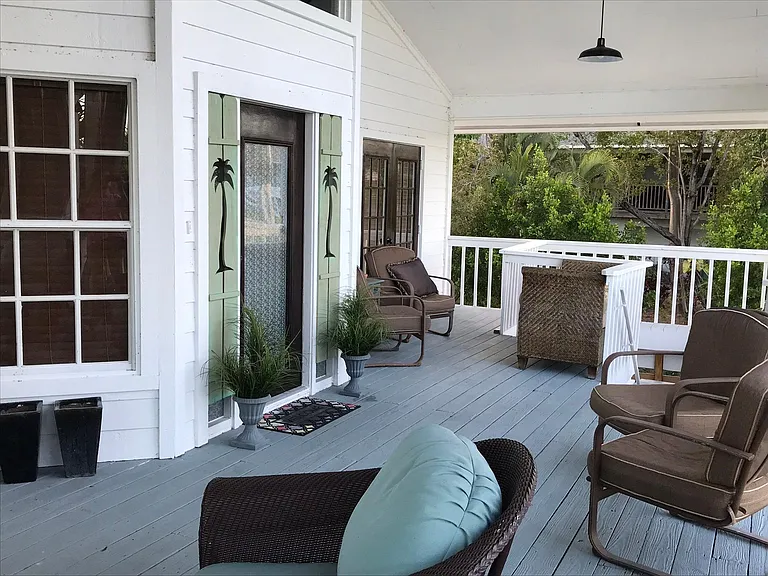 118 Balmoral Ct — Photo 3