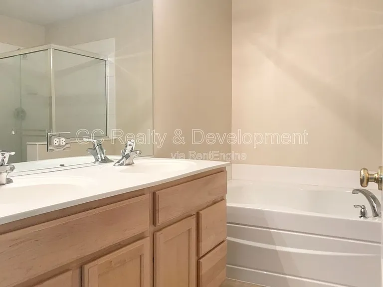 922 Kings Canyon Dr — Photo 17