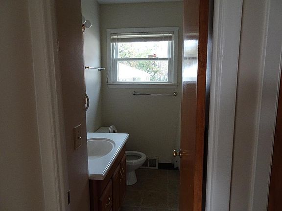 3rd image of 30715 Royalview Dr