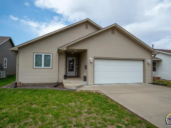 609 Oak St, Wamego, KS 66547