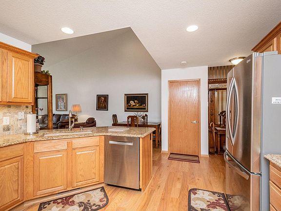 4th image of 804 W Trace Dr