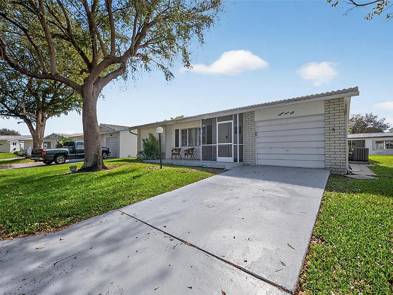 8950 NW 13th St — Photo 36