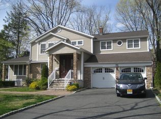 96 Merritt Dr, Oradell, NJ 07649