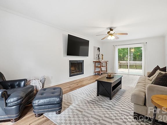 3rd image of 5060 Suwarrow Cir
