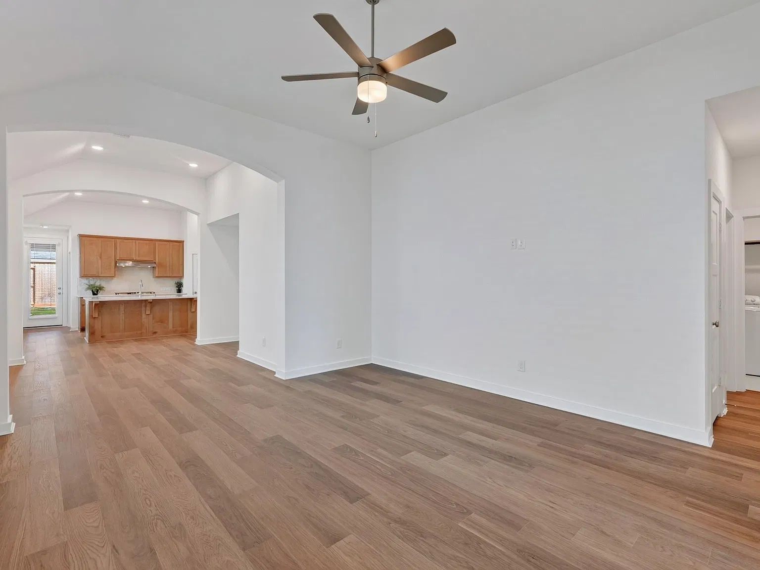 4 bed, 2.5 bath, 1939 sqft, $2,800 — Photo 1