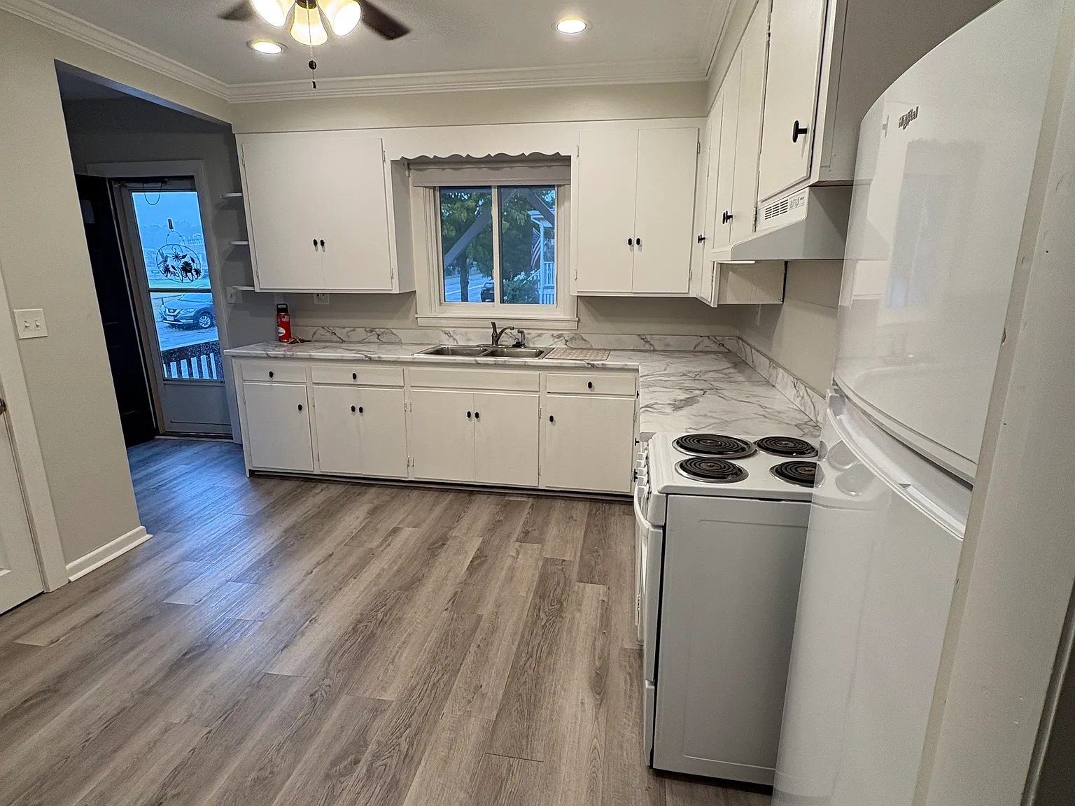 1 bed, 450 sqft, $1,850 — Photo 2