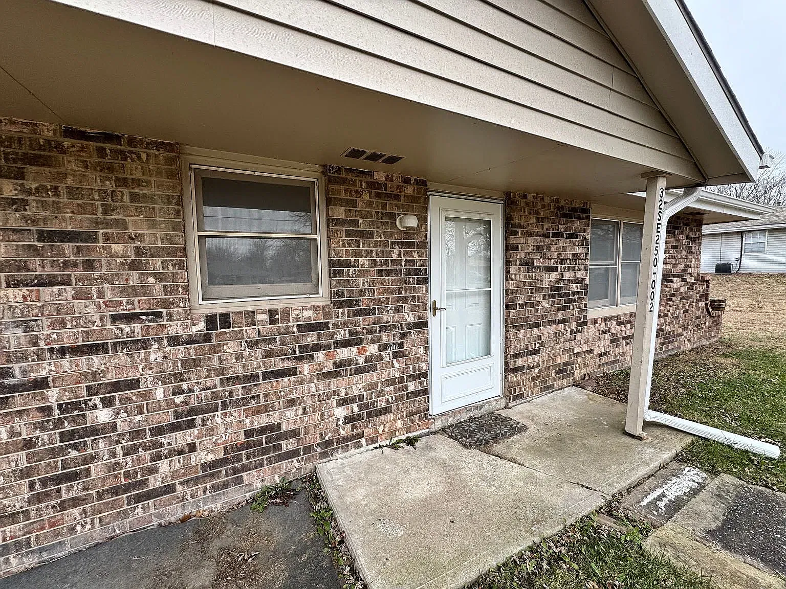 2 bed, 702 sqft, $800 — Photo 2