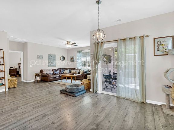 5th image of 376 Brennan Dr