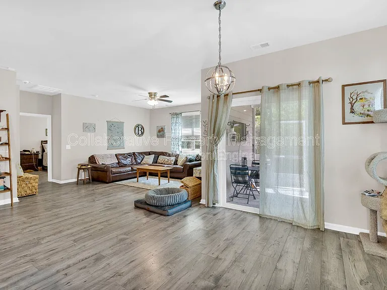 376 Brennan Dr — Photo 5