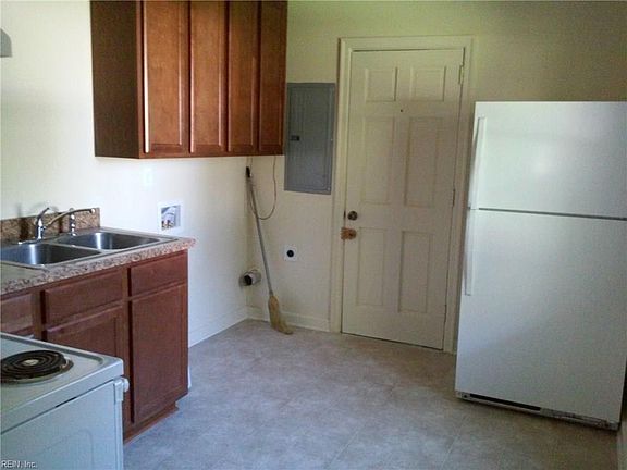 4th image of 5909 Marshall Ave