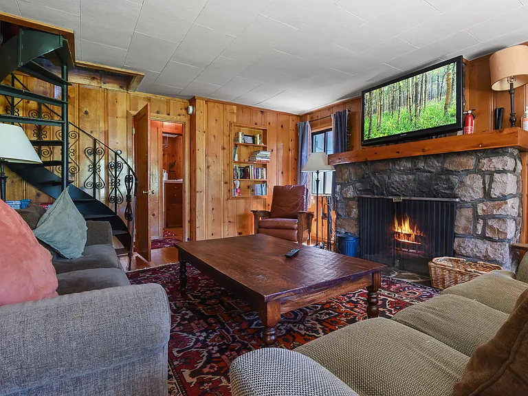 649 Brassie Ave — Photo 4