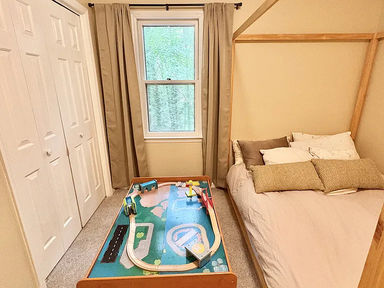 Upstairs Bedroom #2