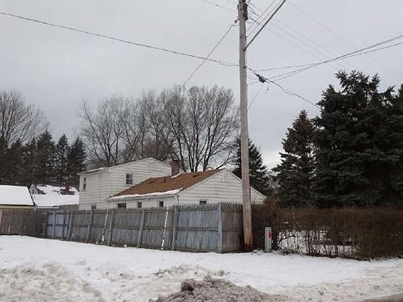 2nd image of 1315 Saint James St
