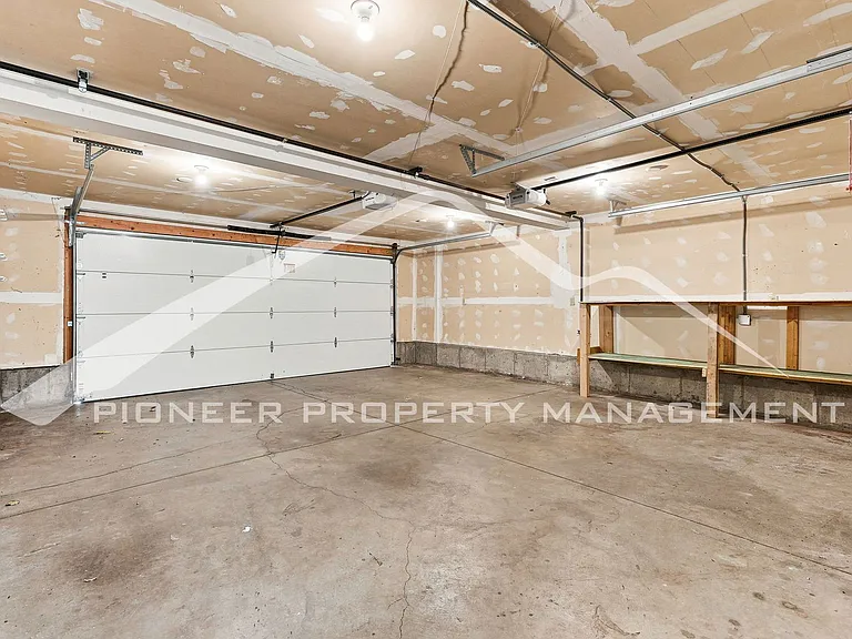 4215 W Byron Pl — Photo 25