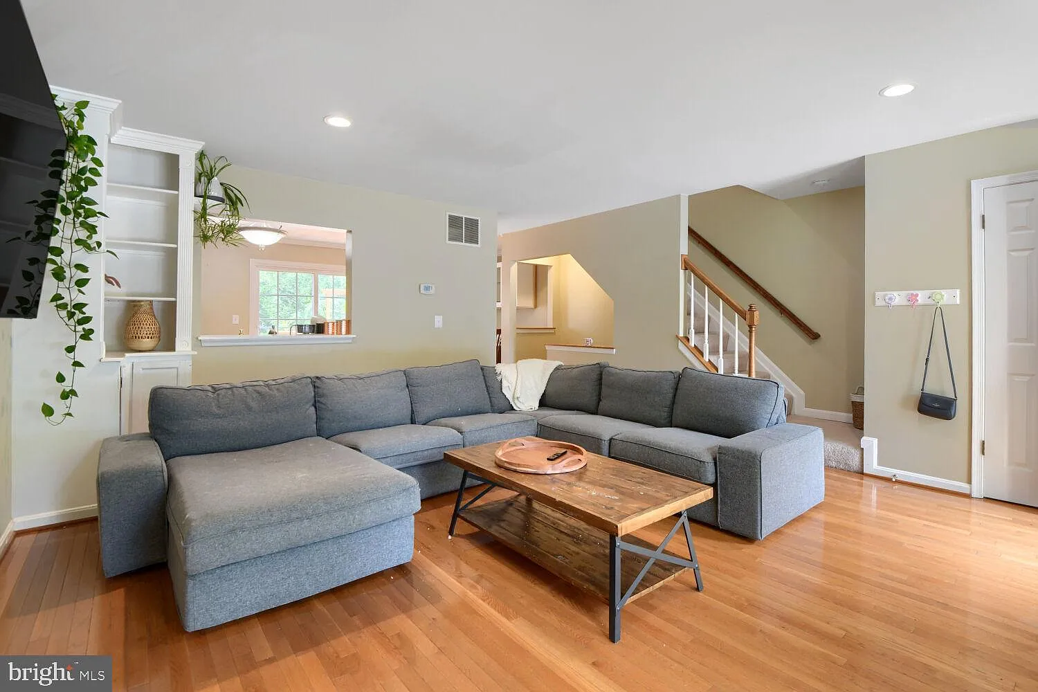 4 bed, 3.5 bath, 1480 sqft, $2,850 — Photo 2