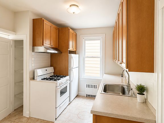 4th image of 7838 79th Ln Floor 2