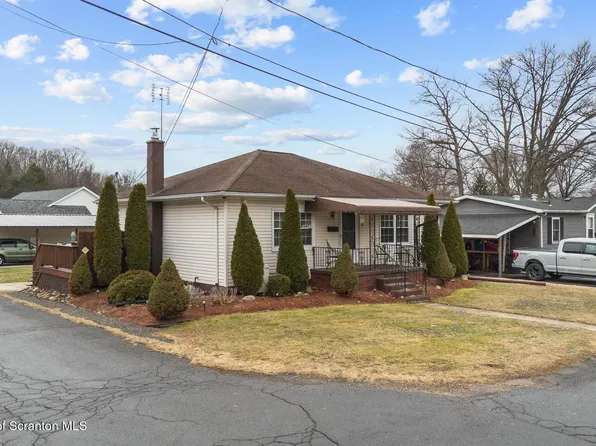 836 Woodlawn Ave, Moosic, PA 18507