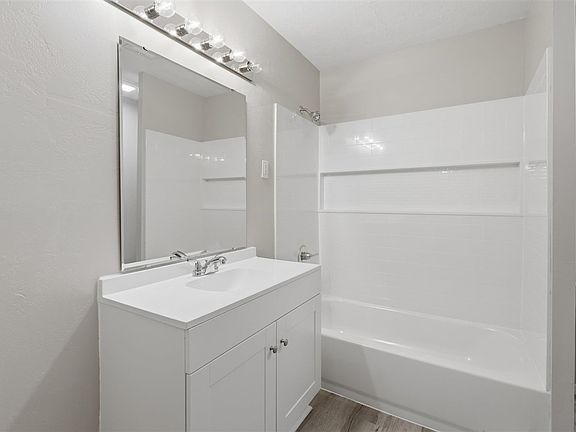 5th image of 420 Fairview Ave