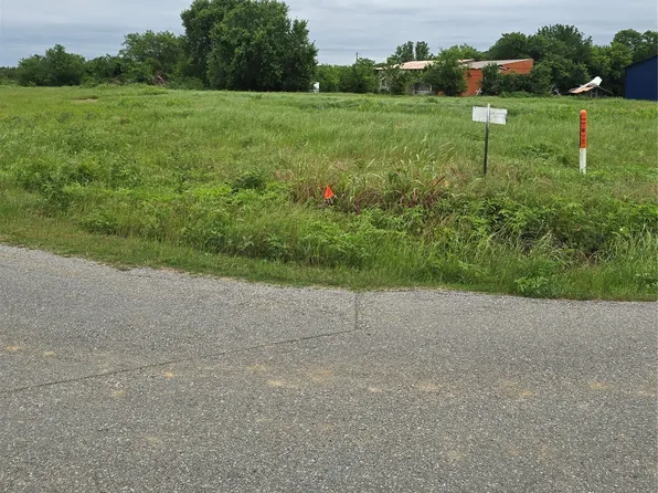 1 Lake Estates Dr, Durant, OK 74701