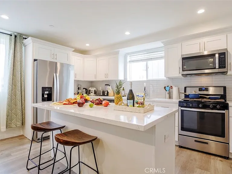 10916 Hesby St — Photo 31
