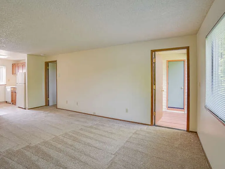 Sussex Village Apartments — Photo 11
