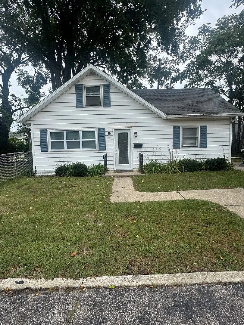15 N Barker St — Photo 1