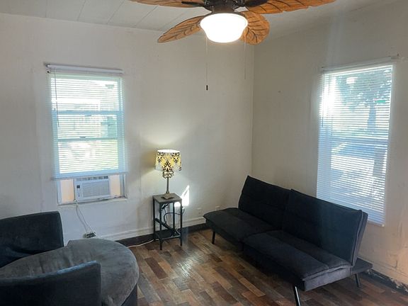 2nd image of 124 W Davis St