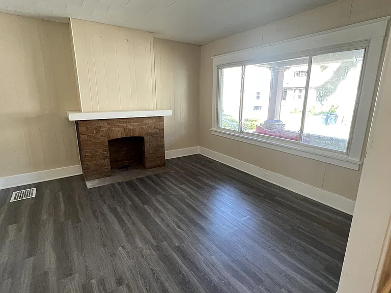 310 Chelsea Pl — Photo 2