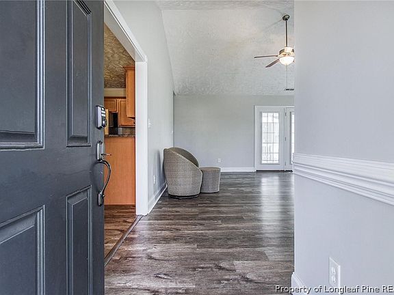 5th image of 402 Wood Valley Ln