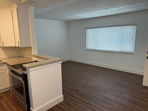 2nd image of 122 13th St APT D