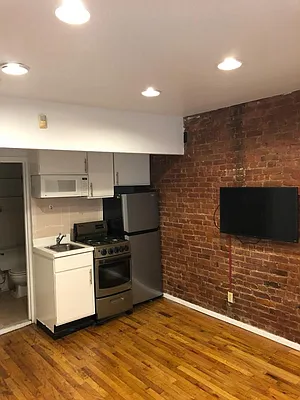 Rented by KNOCKKNOCK LLC | media 29