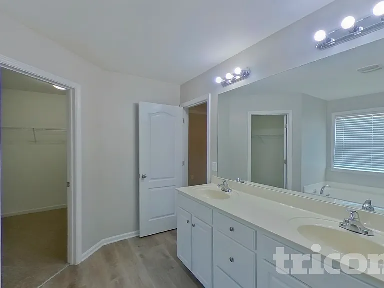 527 W Saddletree Dr — Photo 7