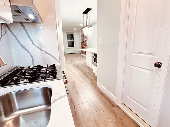 4th image of 3025-35 Kennedy Blvd #6