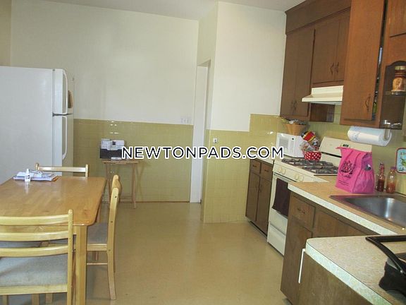 4th image of 29 Churchill St
