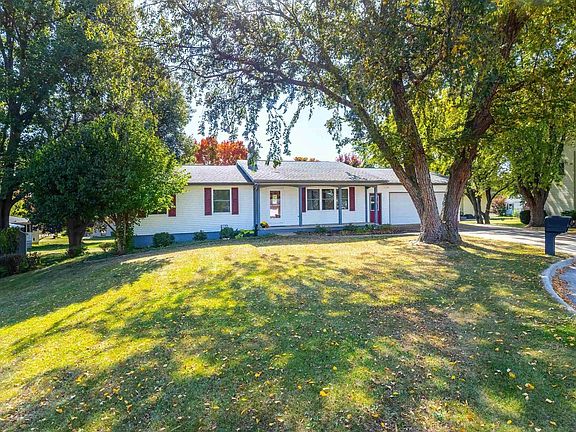 3rd image of 728 Meadowlark Ct