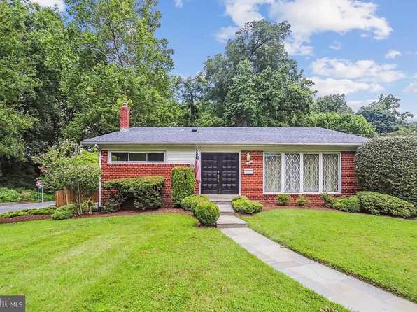 3909 Woodlawn Rd, Chevy Chase, MD 20815