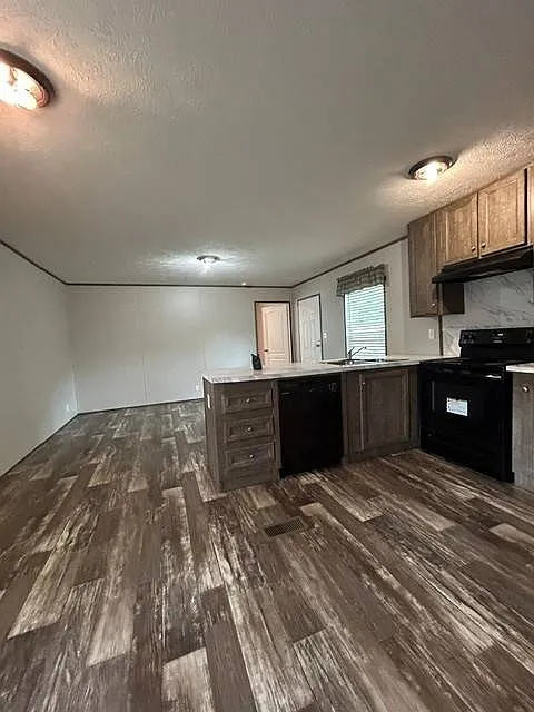 2 bed, 1.0 bath, $1,360 — Photo 3