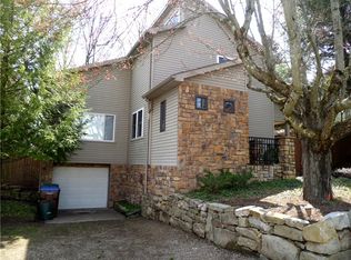 395 Wilson St, Sharon, PA 16146